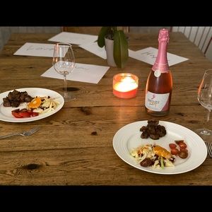 Meet your Posher, Sifa